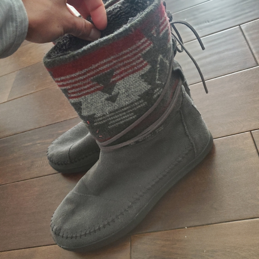 Toms Suade Gray Cozy Boots Size 7.5 Newvery Warm